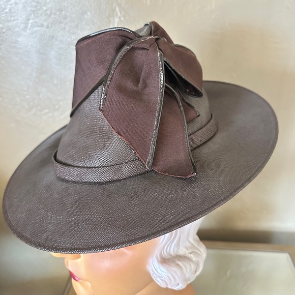 PRECIOUS 1940s' BROWN STRAW TILT FEDORA WITH BROWN VINYL EDGING - Picture 3 of 14